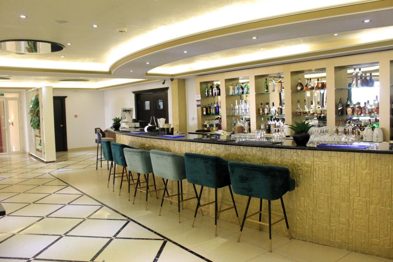 Boulevard Palace Hotel Monrovia Exterior foto