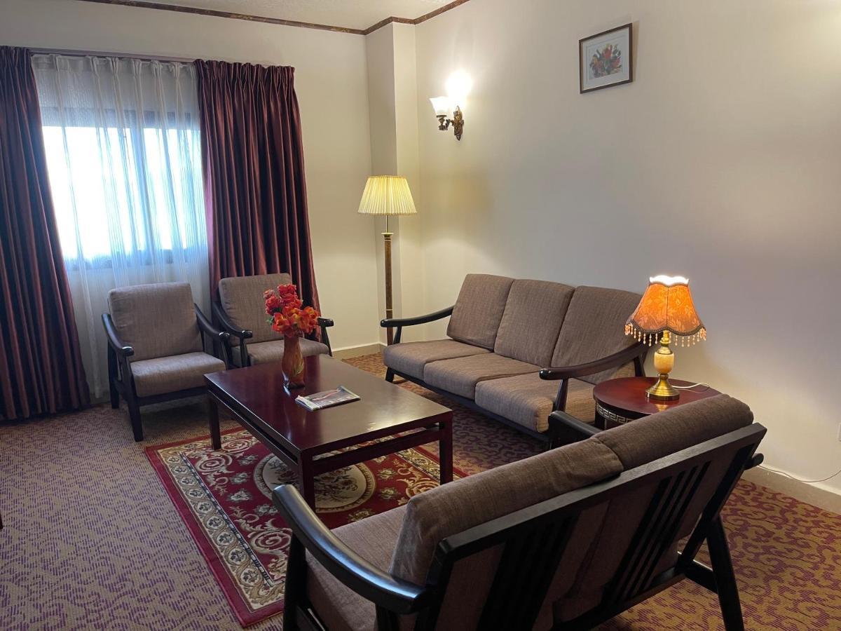 Boulevard Palace Hotel Monrovia Exterior foto