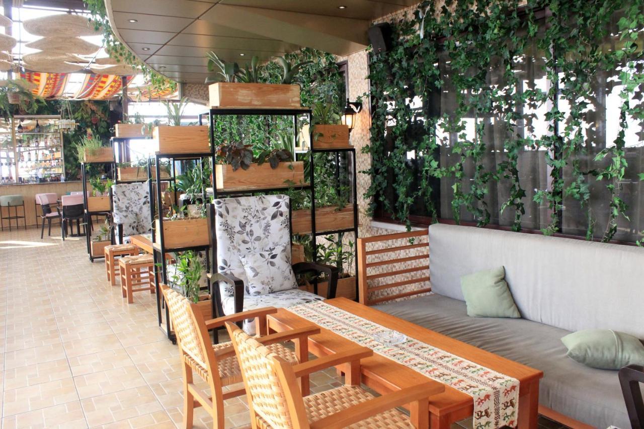 Boulevard Palace Hotel Monrovia Exterior foto